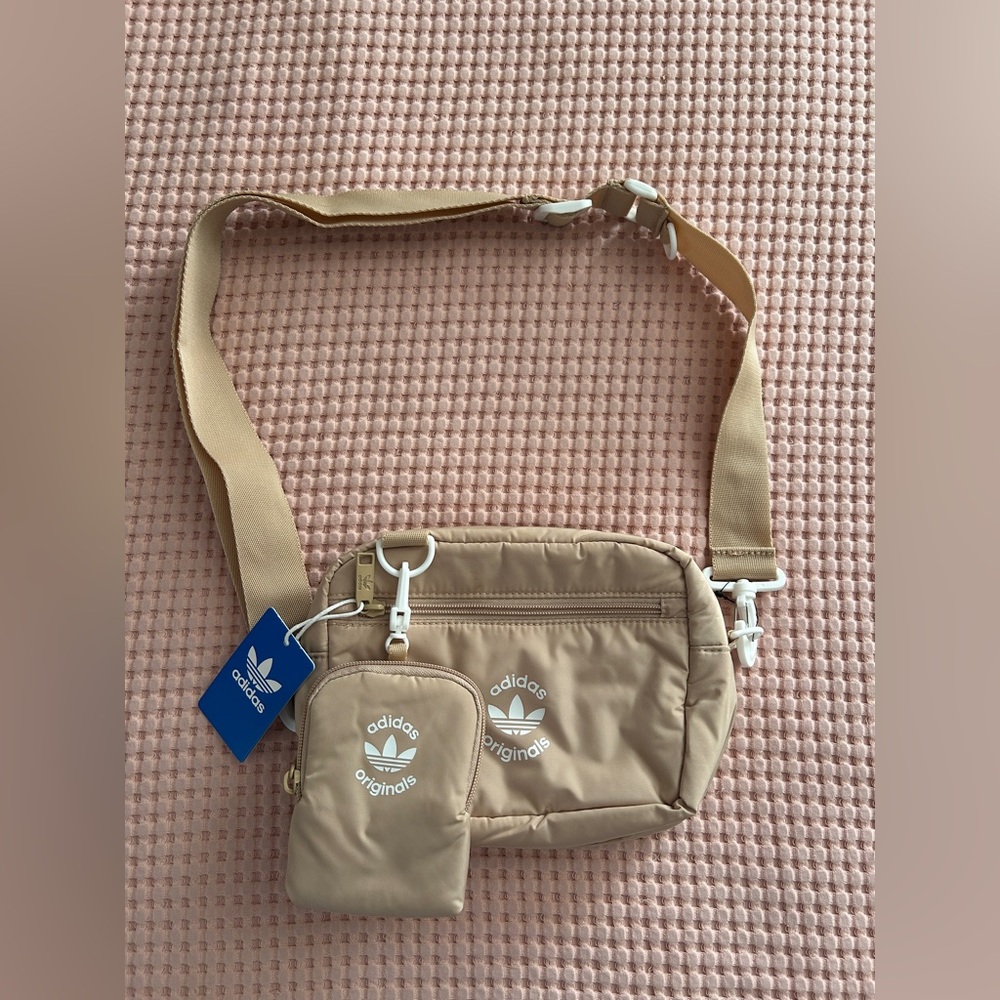 NEW✨Adidas Original Puffer Pouch Magic Beige White Crossbody Fanny Hip Pack